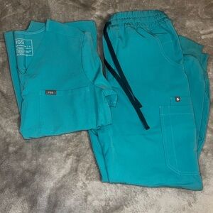 FIGS Oasis Scrub Set